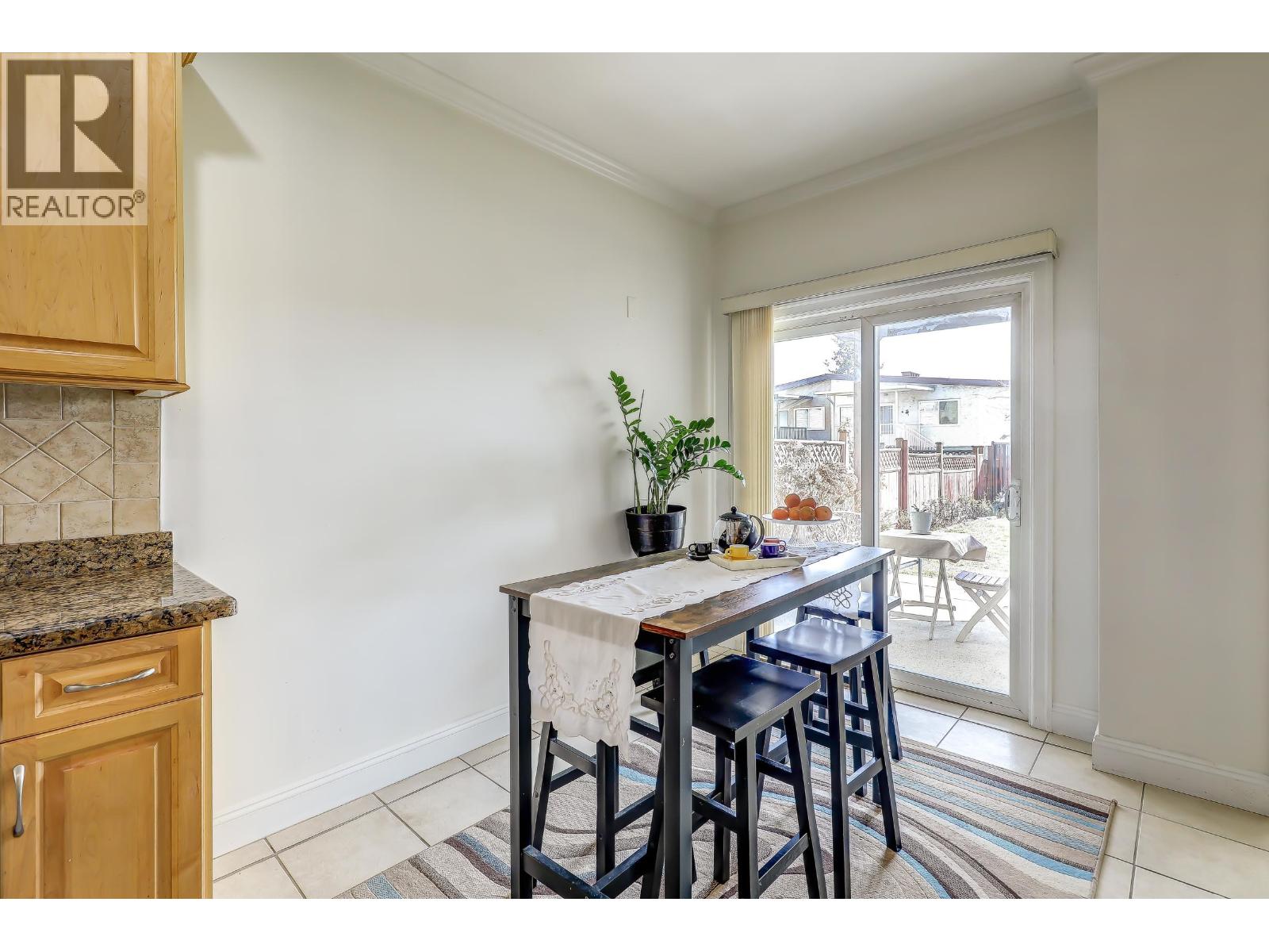 7448 17th Ave Avenue, Burnaby, British Columbia  V3N 1L4 - Photo 8 - R3121114