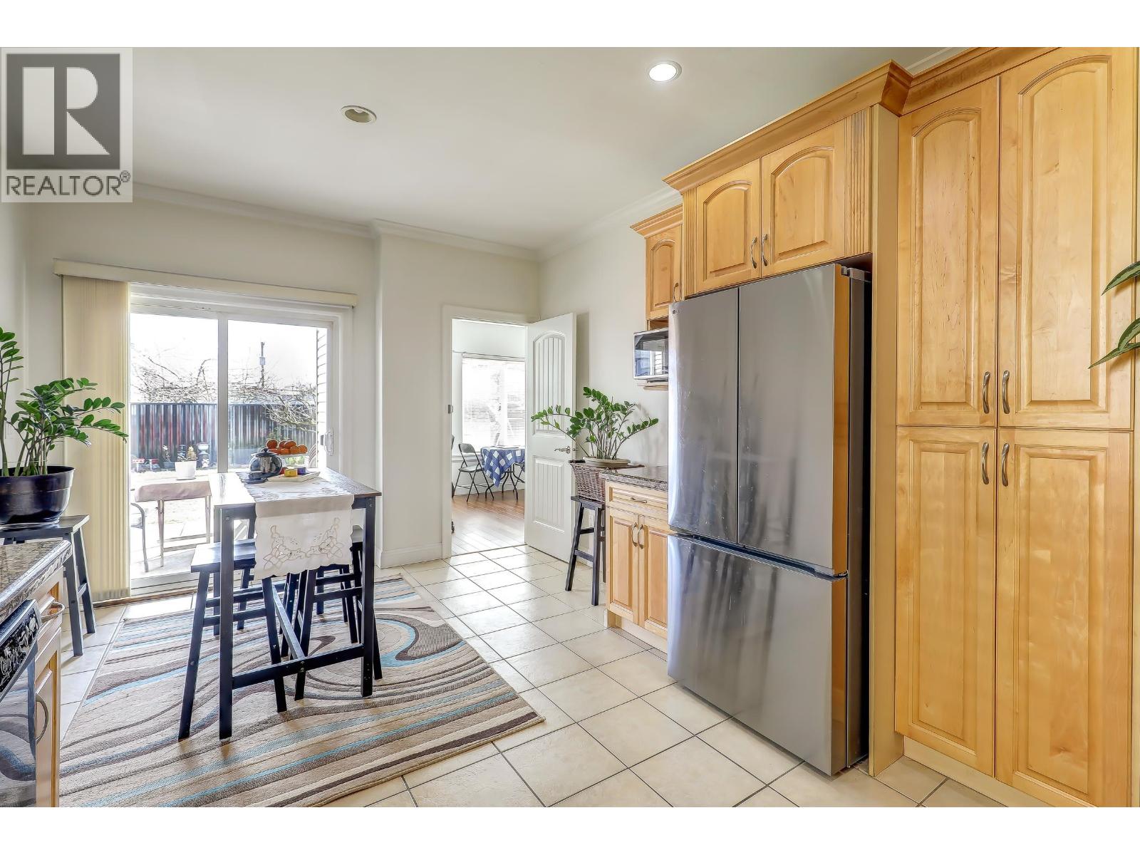 7448 17th Ave Avenue, Burnaby, British Columbia  V3N 1L4 - Photo 9 - R3121114
