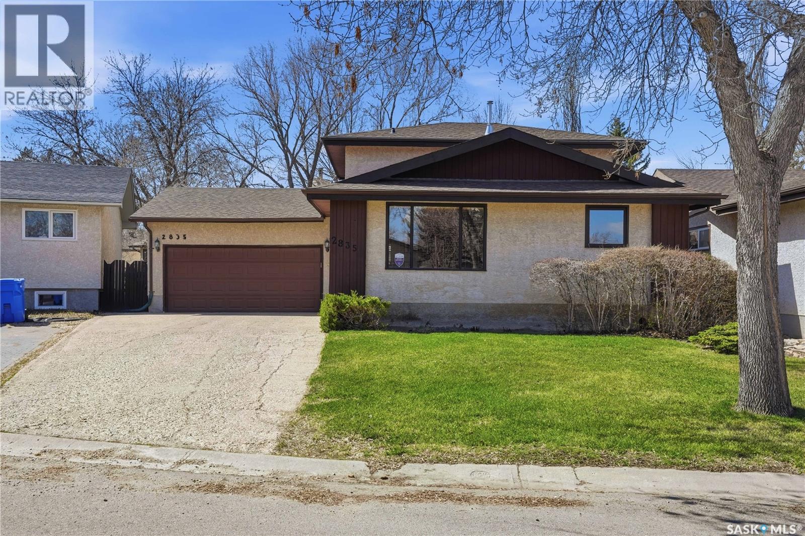2835 More Crescent E, Regina, Saskatchewan  S4V 0T4 - Photo 2 - SK035197