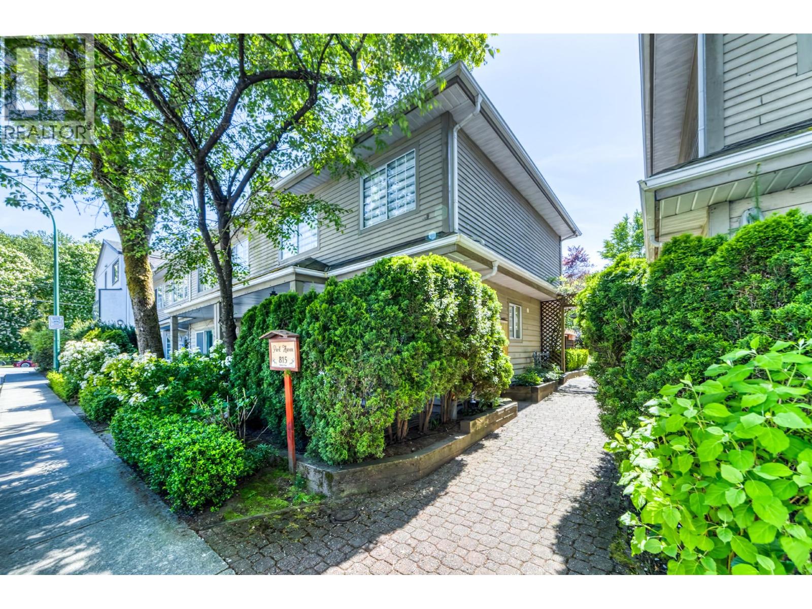 6 815 TOBRUCK AVENUE, North Vancouver, British Columbia