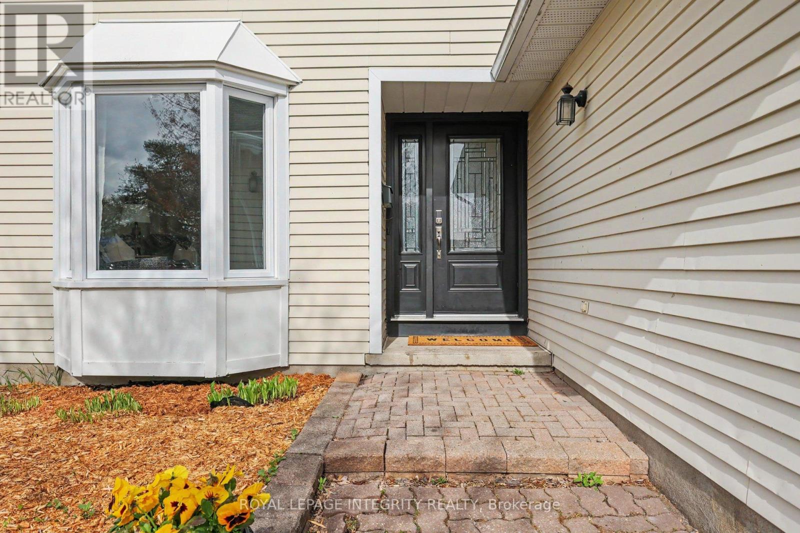 1138 St Germain Crescent, Ottawa, Ontario  K1C 2L8 - Photo 2 - X13099786