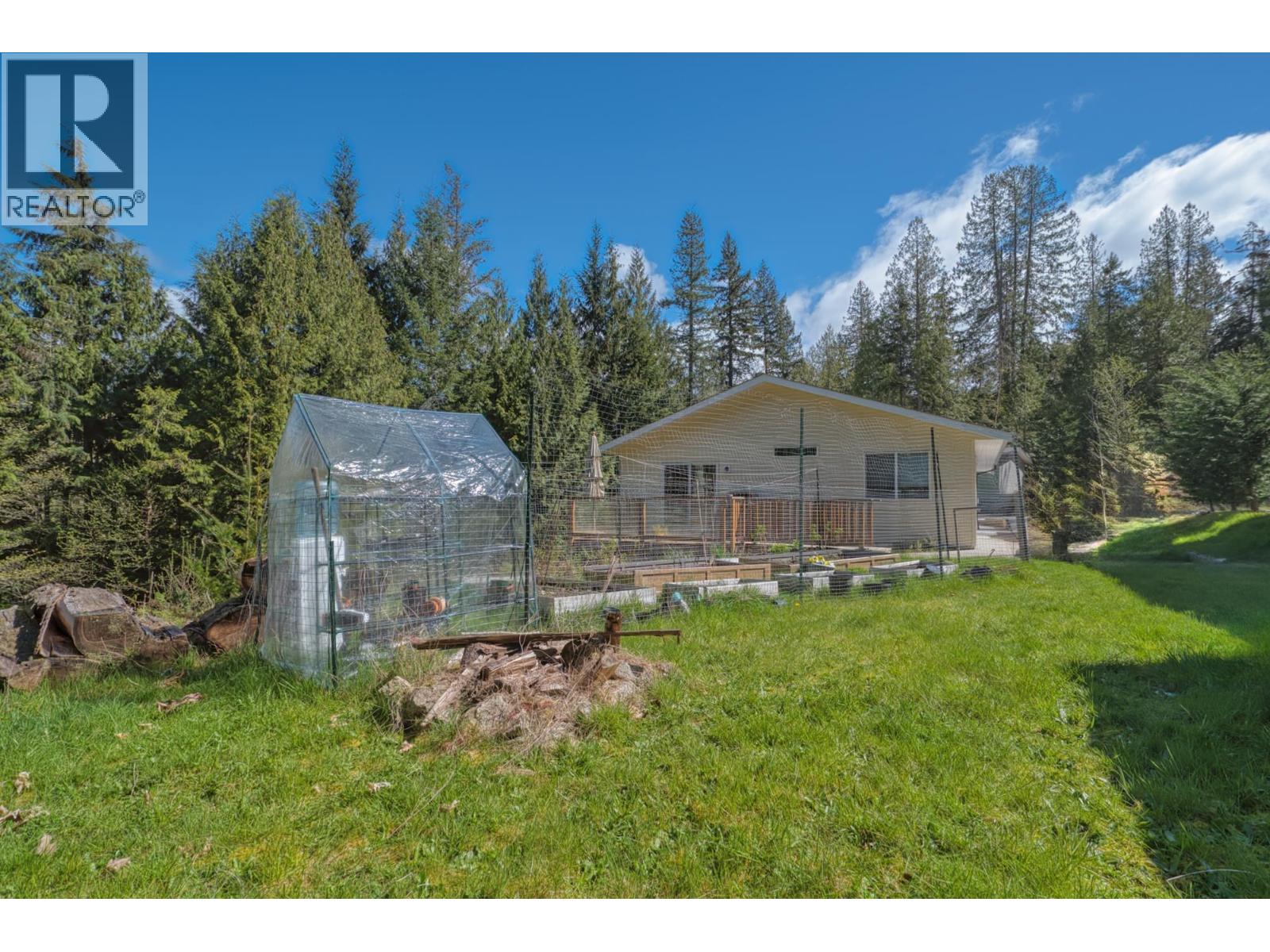 5797-5799 Sandy Hook Road, Sechelt, British Columbia  V7Z 0P1 - Photo 39 - R3116780