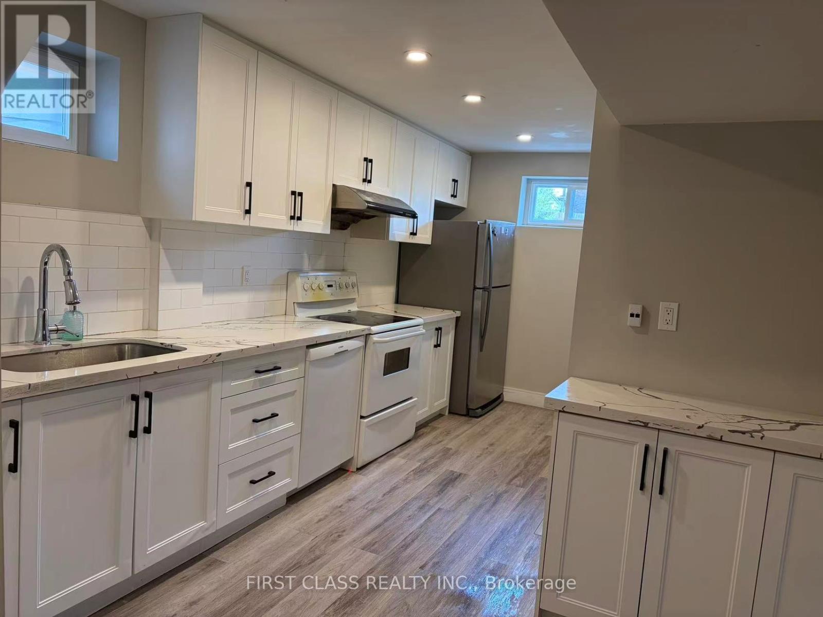 27 Welbourn Drive, Hamilton, Ontario  L9A 3N1 - Photo 6 - X13073514