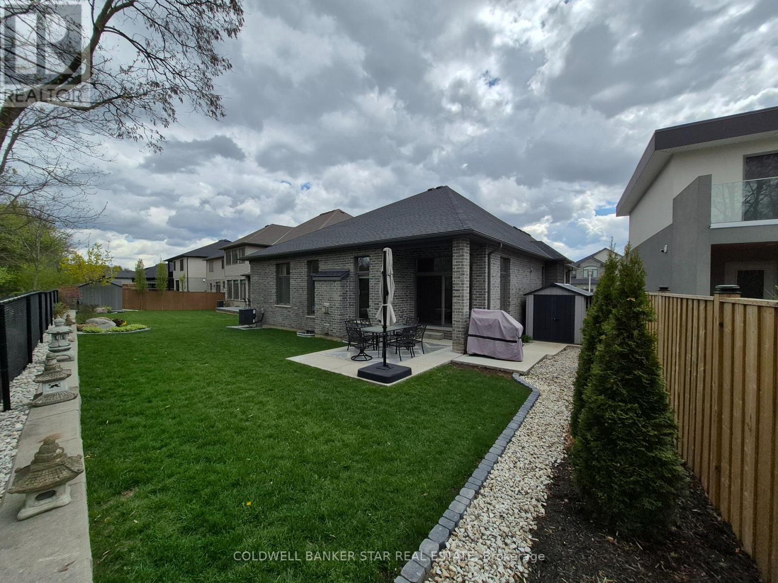 2426 Red Thorne Avenue, London South, Ontario  N6P 0E7 - Photo 45 - X13099848