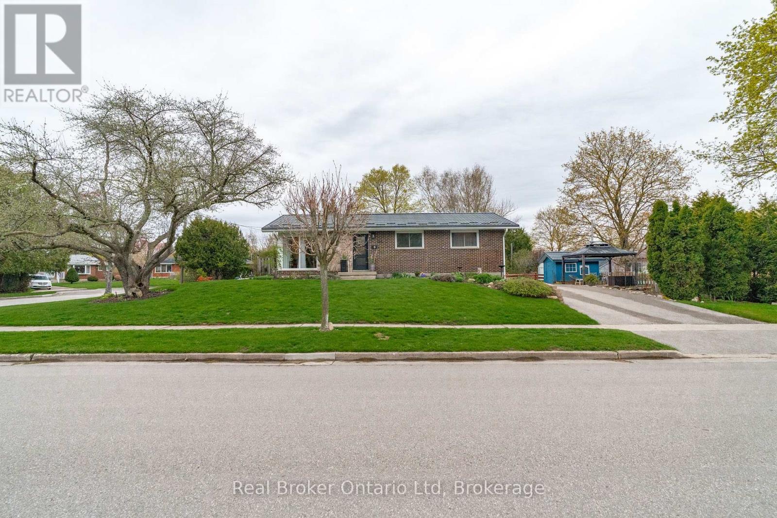 6 ELEANOR COURT, Guelph, Ontario