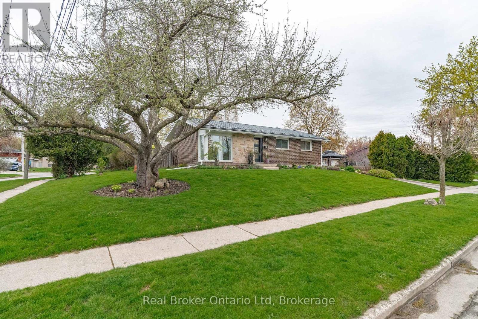 6 Eleanor Court, Guelph (Grange Road), Ontario  N1E 1S7 - Photo 2 - X13099858