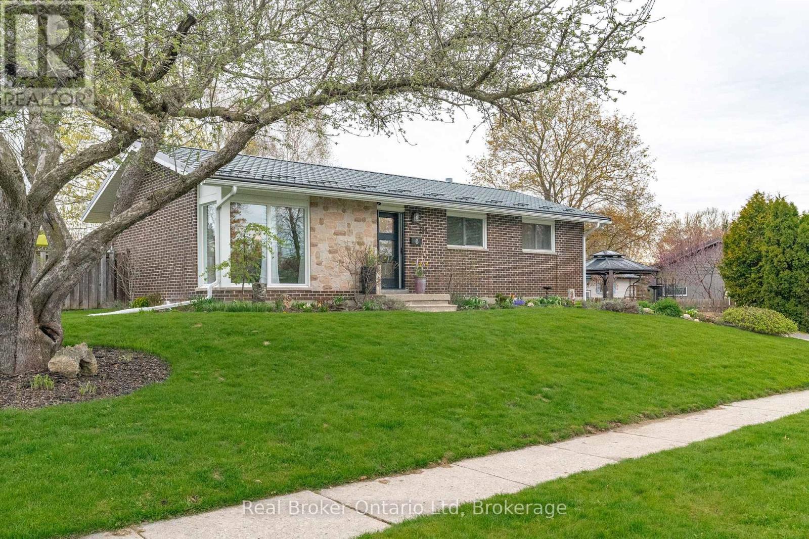 6 Eleanor Court, Guelph (Grange Road), Ontario  N1E 1S7 - Photo 3 - X13099858