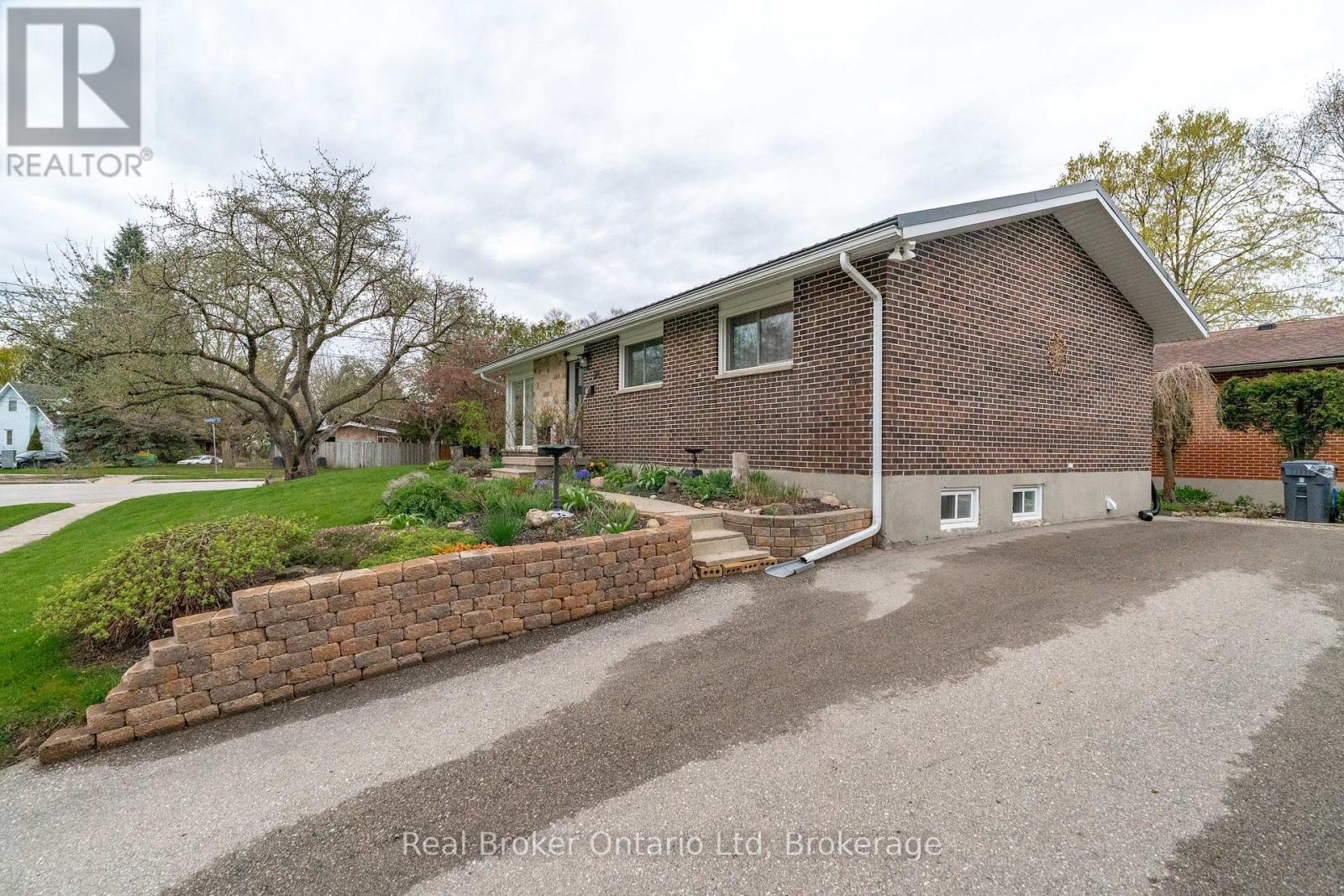 6 Eleanor Court, Guelph (Grange Road), Ontario  N1E 1S7 - Photo 37 - X13099858