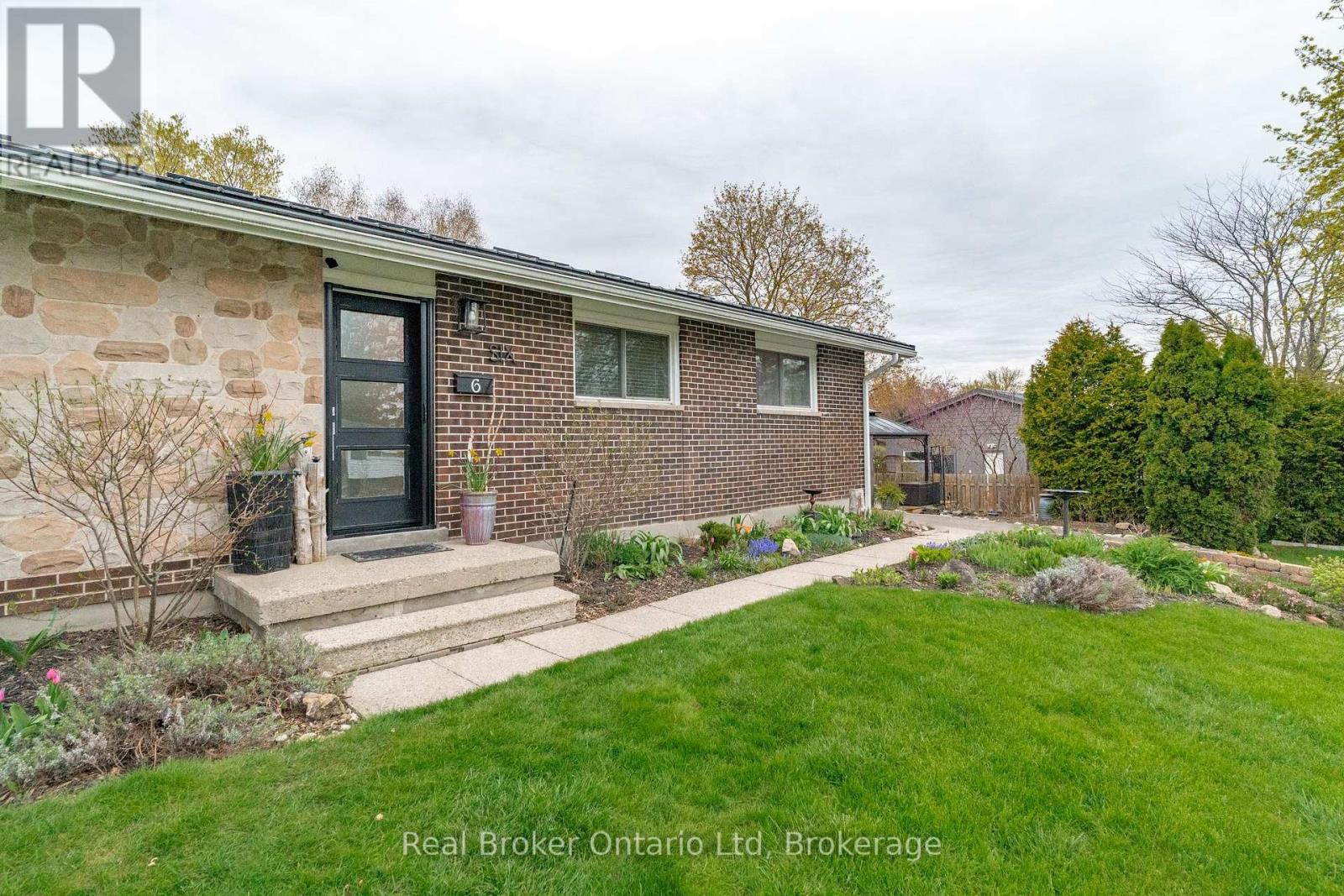 6 Eleanor Court, Guelph (Grange Road), Ontario  N1E 1S7 - Photo 4 - X13099858