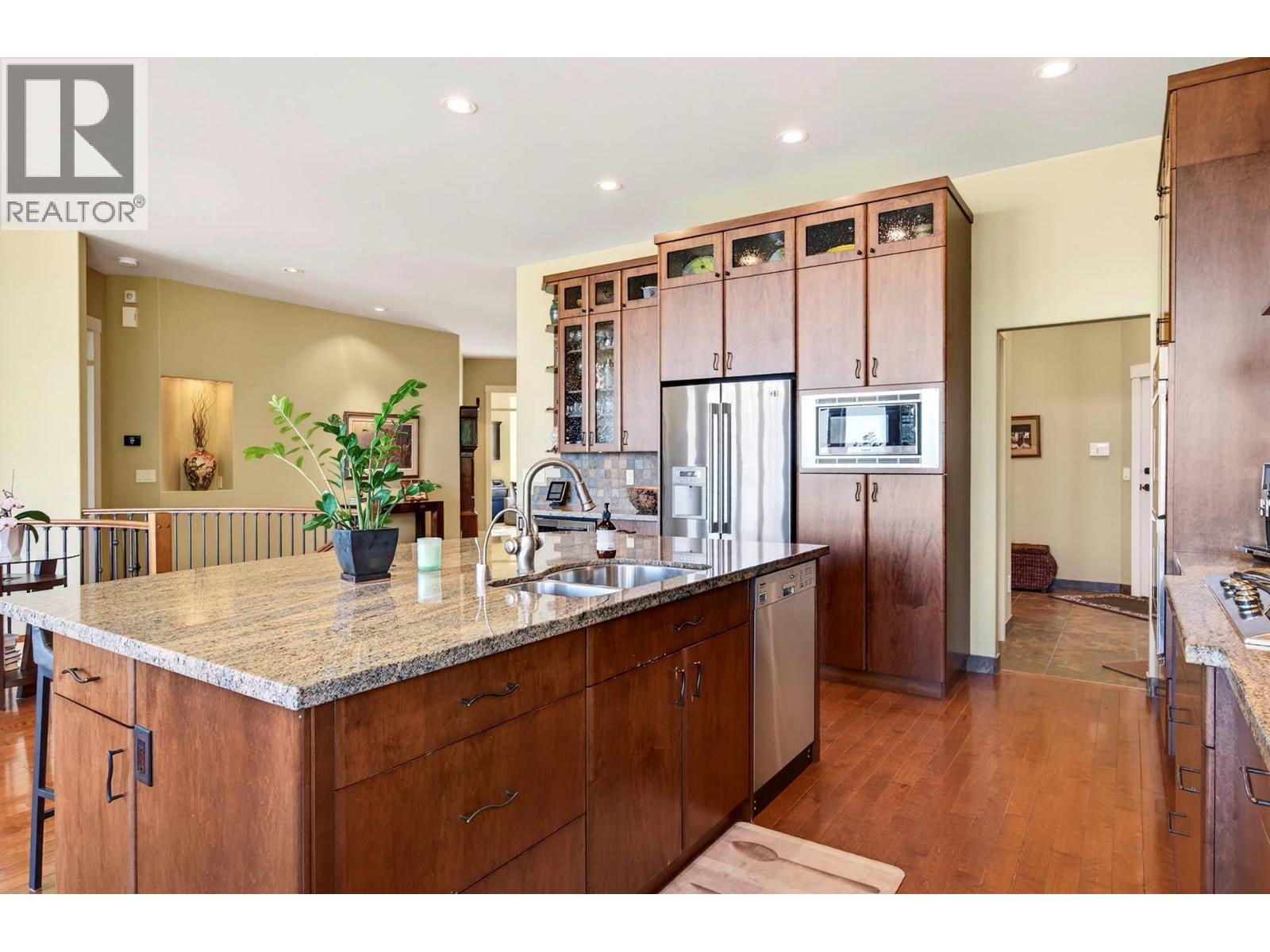 424 Azure Place, Kamloops, British Columbia  V2E 2R2 - Photo 9 - 10386550