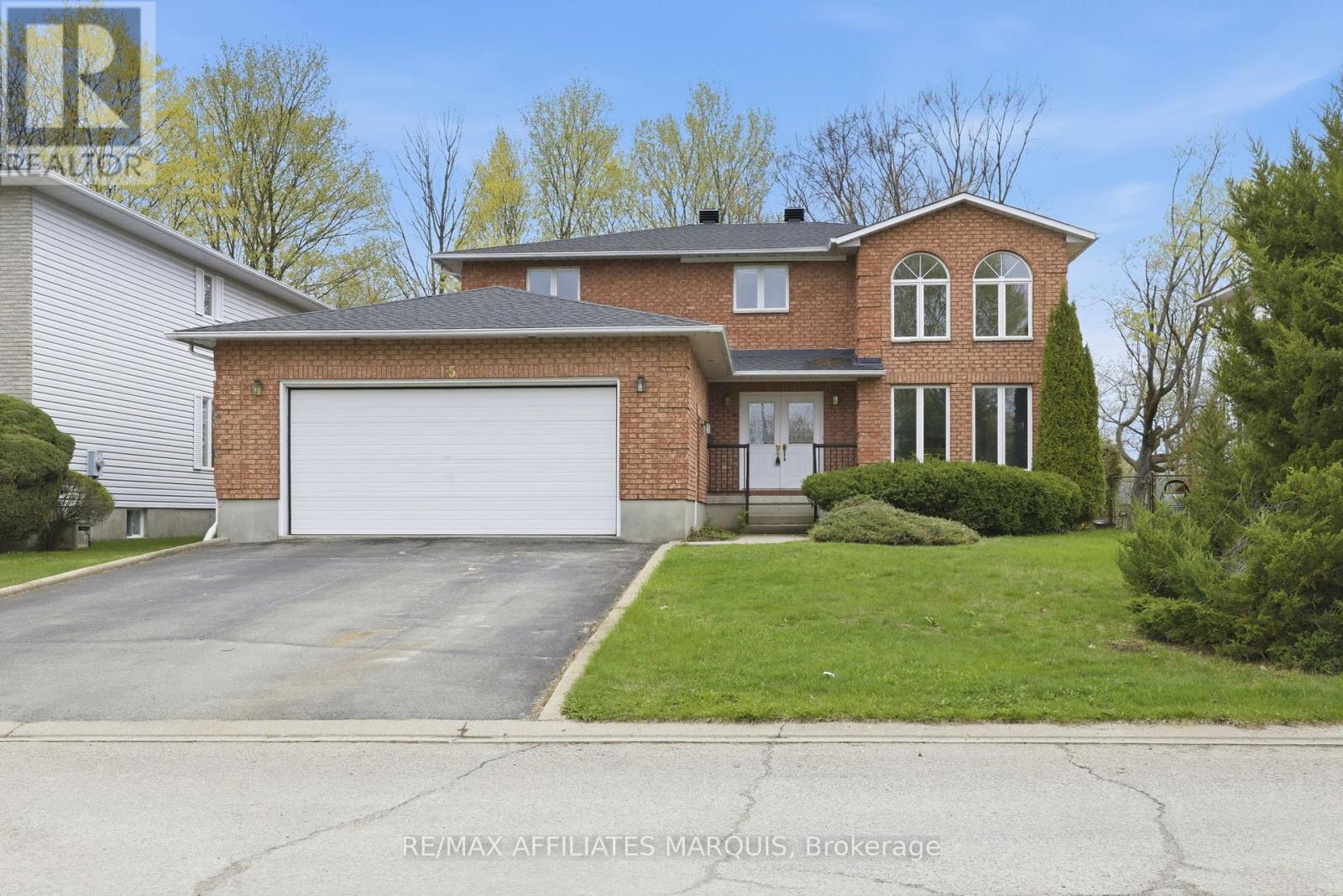 15 DAVIS DRIVE, Smiths Falls, Ontario