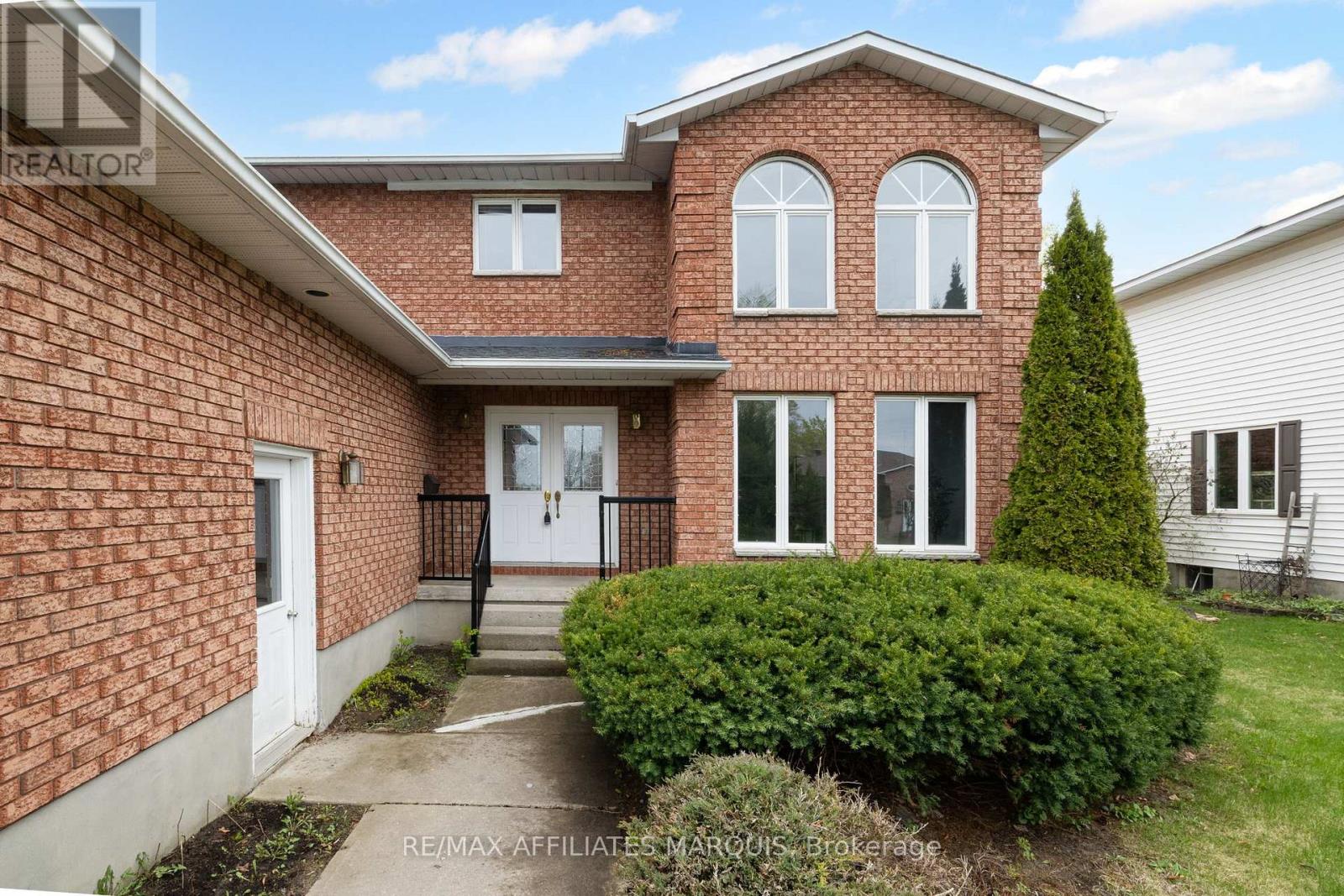 15 Davis Drive, Smiths Falls, Ontario  K7A 5G7 - Photo 2 - X13099854