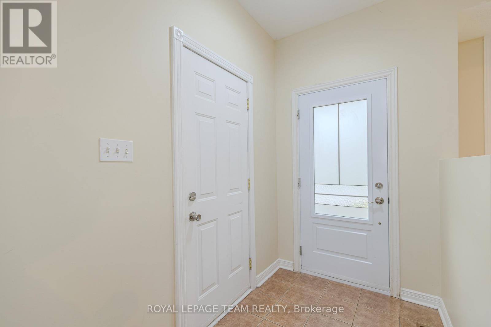 263 Cresthaven Drive, Ottawa, Ontario  K2G 6W3 - Photo 3 - X13099856