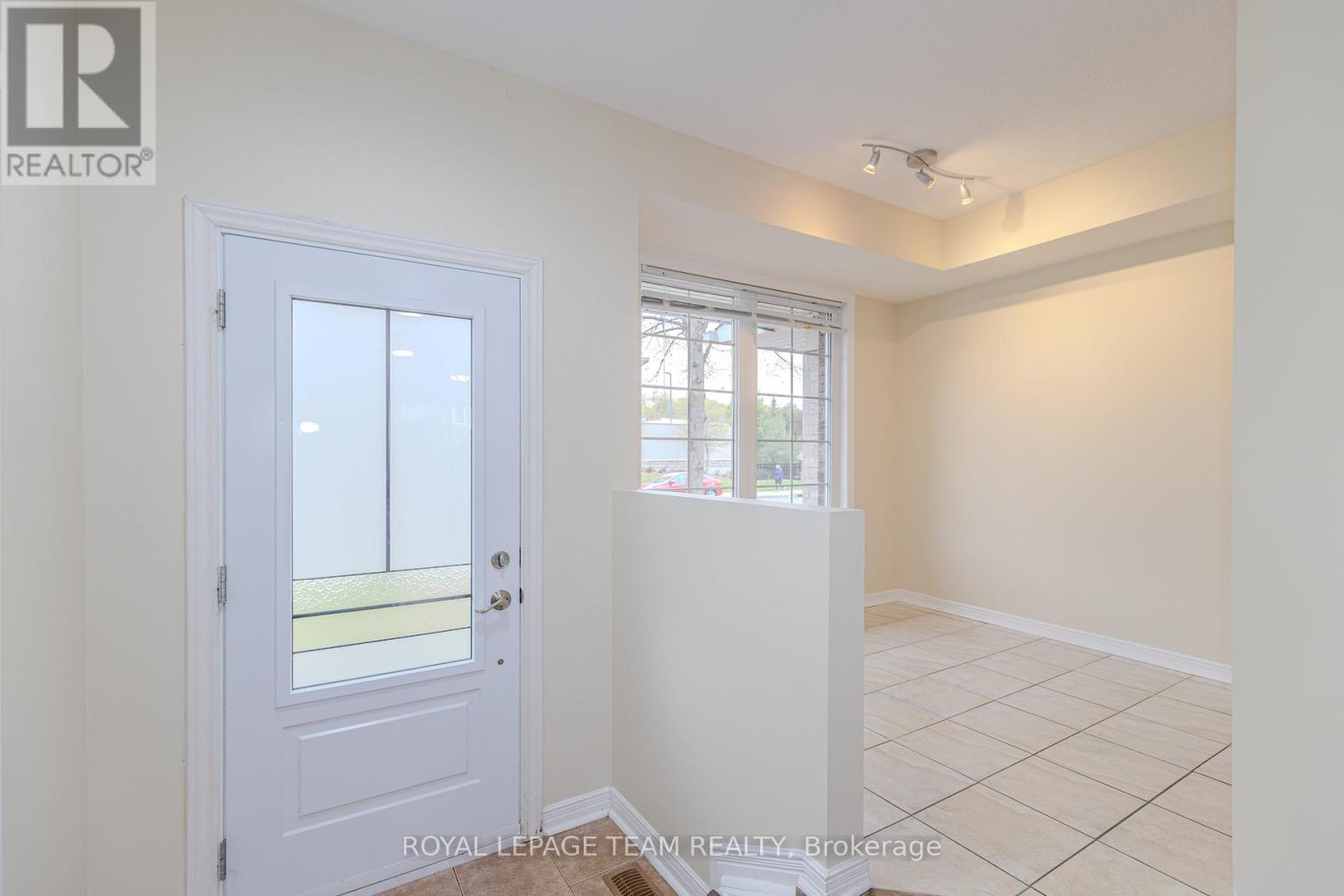 263 Cresthaven Drive, Ottawa, Ontario  K2G 6W3 - Photo 4 - X13099856