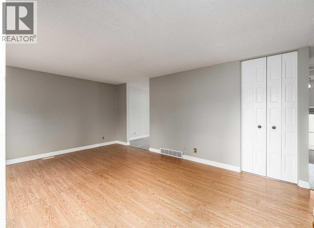 115 Ogden Way SE, Calgary, Alberta  T2C 1V9 - Photo 3 - A2308974