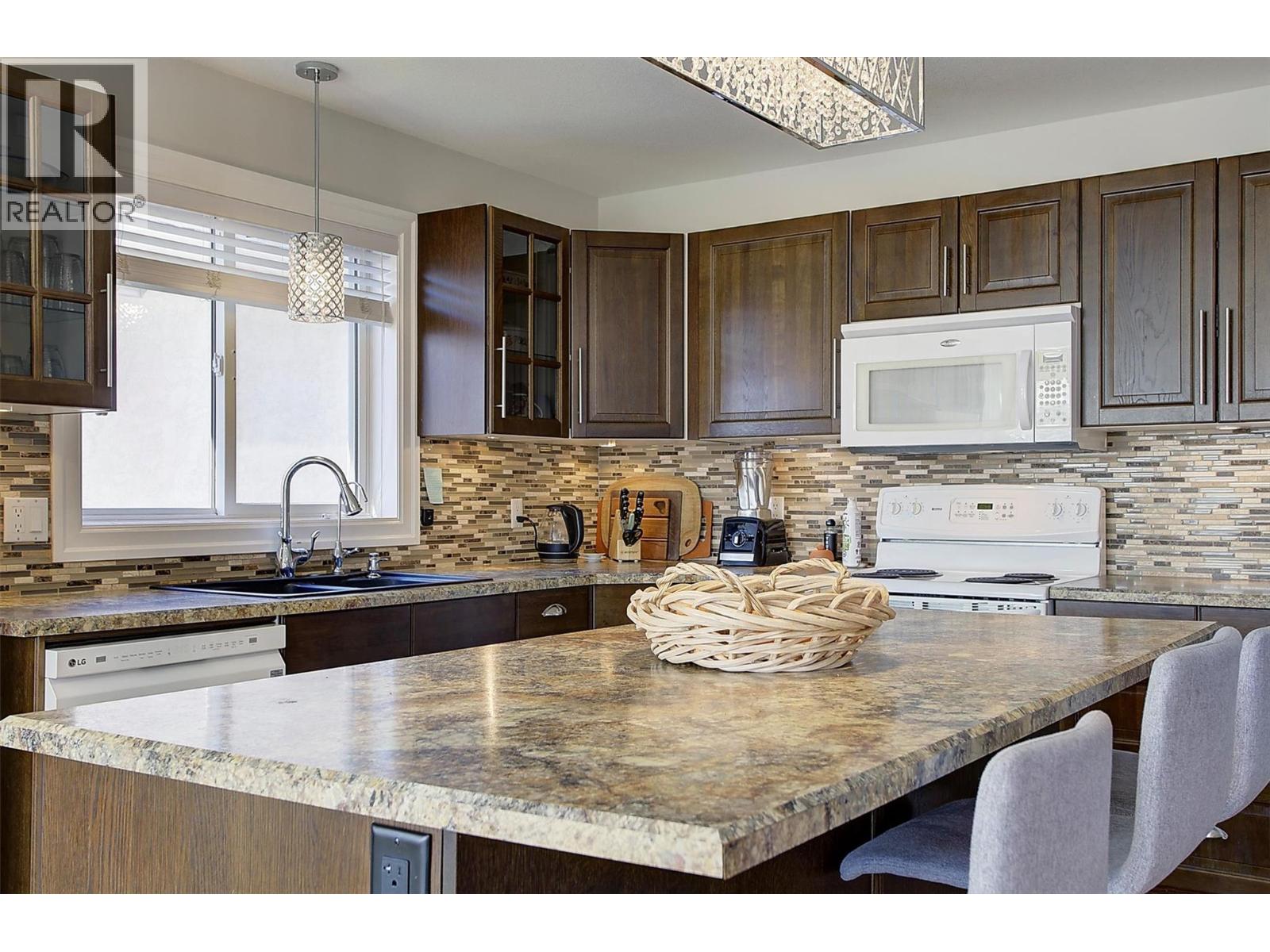 573 Spruceview Place N, Kelowna, British Columbia  V1V 1S7 - Photo 11 - 10378336