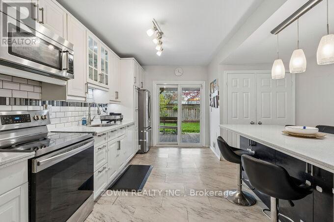 6 Albany Avenue, Hamilton (Crown Point), Ontario  L8H 2H2 - Photo 9 - X13099810