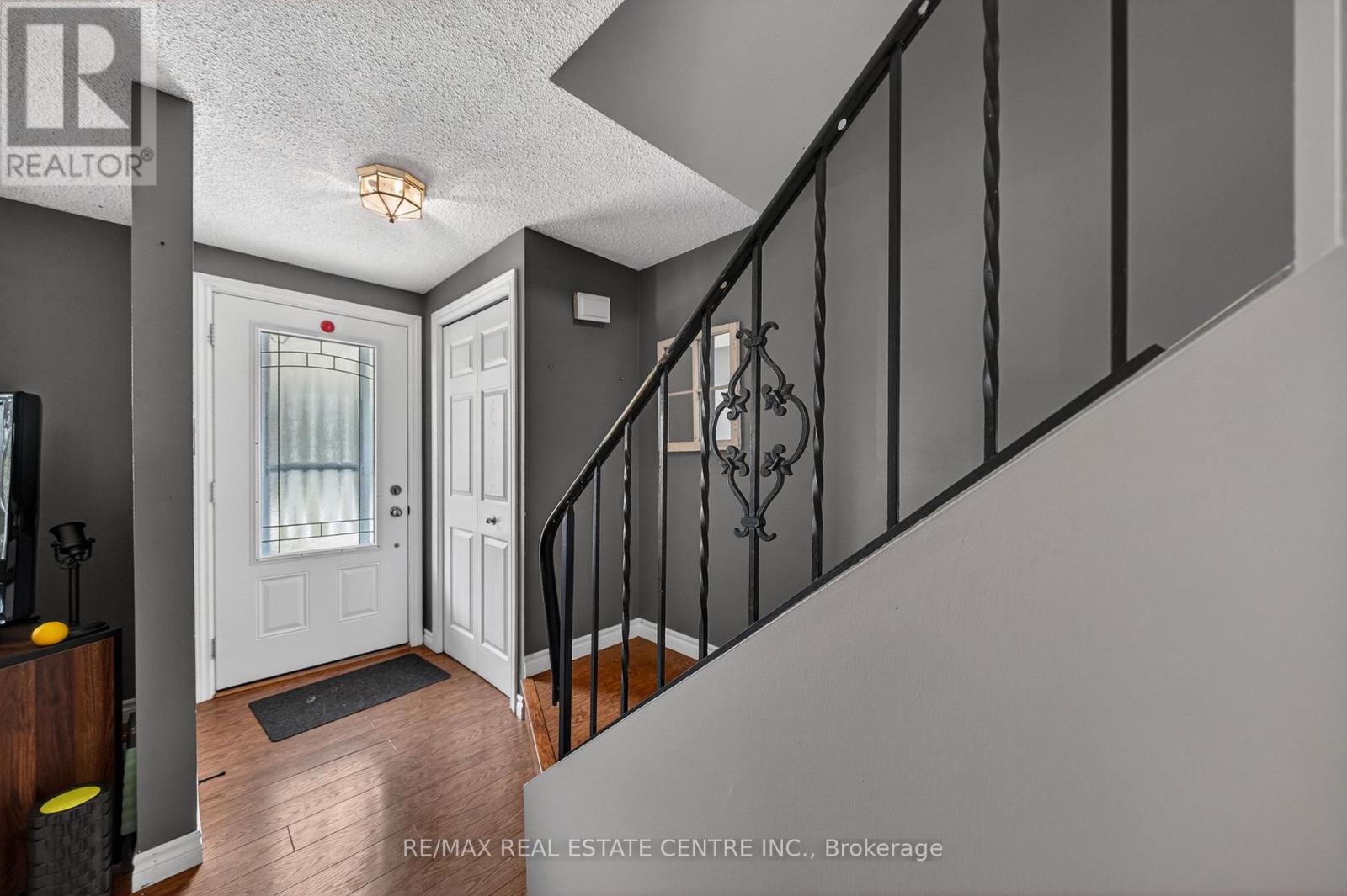 195 Old Carriage Drive, Kitchener, Ontario  N2P 1H5 - Photo 3 - X13099862