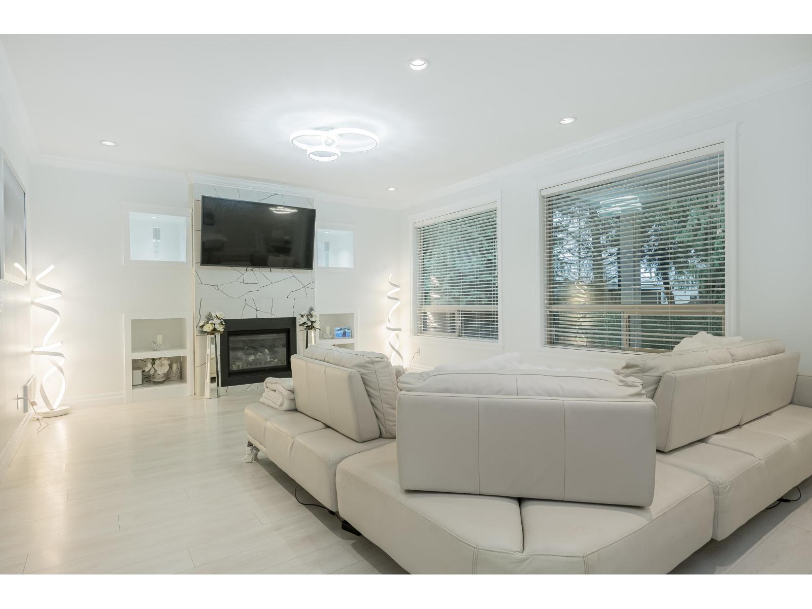 17447 0a Avenue, Surrey, British Columbia  V3S 9P3 - Photo 3 - R3120148