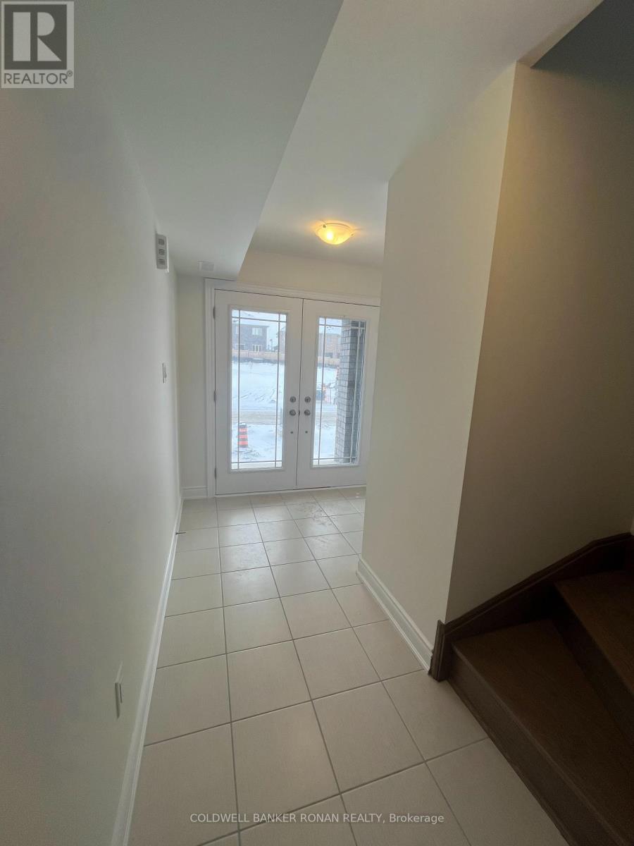 13 Elgin Court, Bradford West Gwillimbury, Ontario  L3Z 4R1 - Photo 4 - N13099404