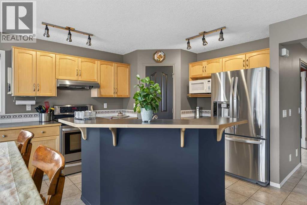 204 Citadel Meadow Close Nw, Calgary, Alberta  T3G 4T4 - Photo 3 - A2306097