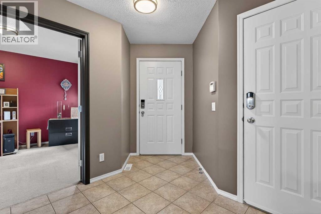 204 Citadel Meadow Close Nw, Calgary, Alberta  T3G 4T4 - Photo 5 - A2306097