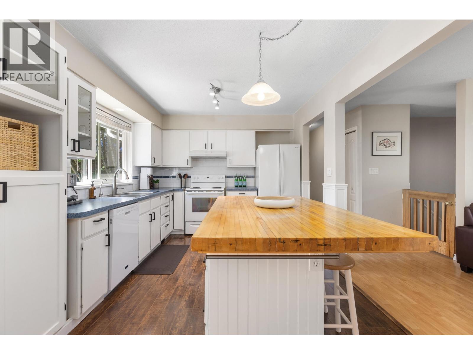 1350 Fernwood Drive, Pemberton, British Columbia  V0N 2L0 - Photo 10 - R3121156