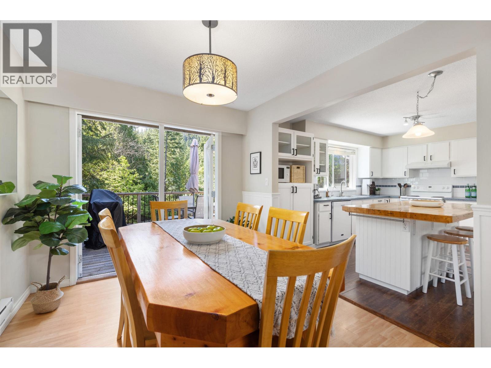 1350 Fernwood Drive, Pemberton, British Columbia  V0N 2L0 - Photo 12 - R3121156