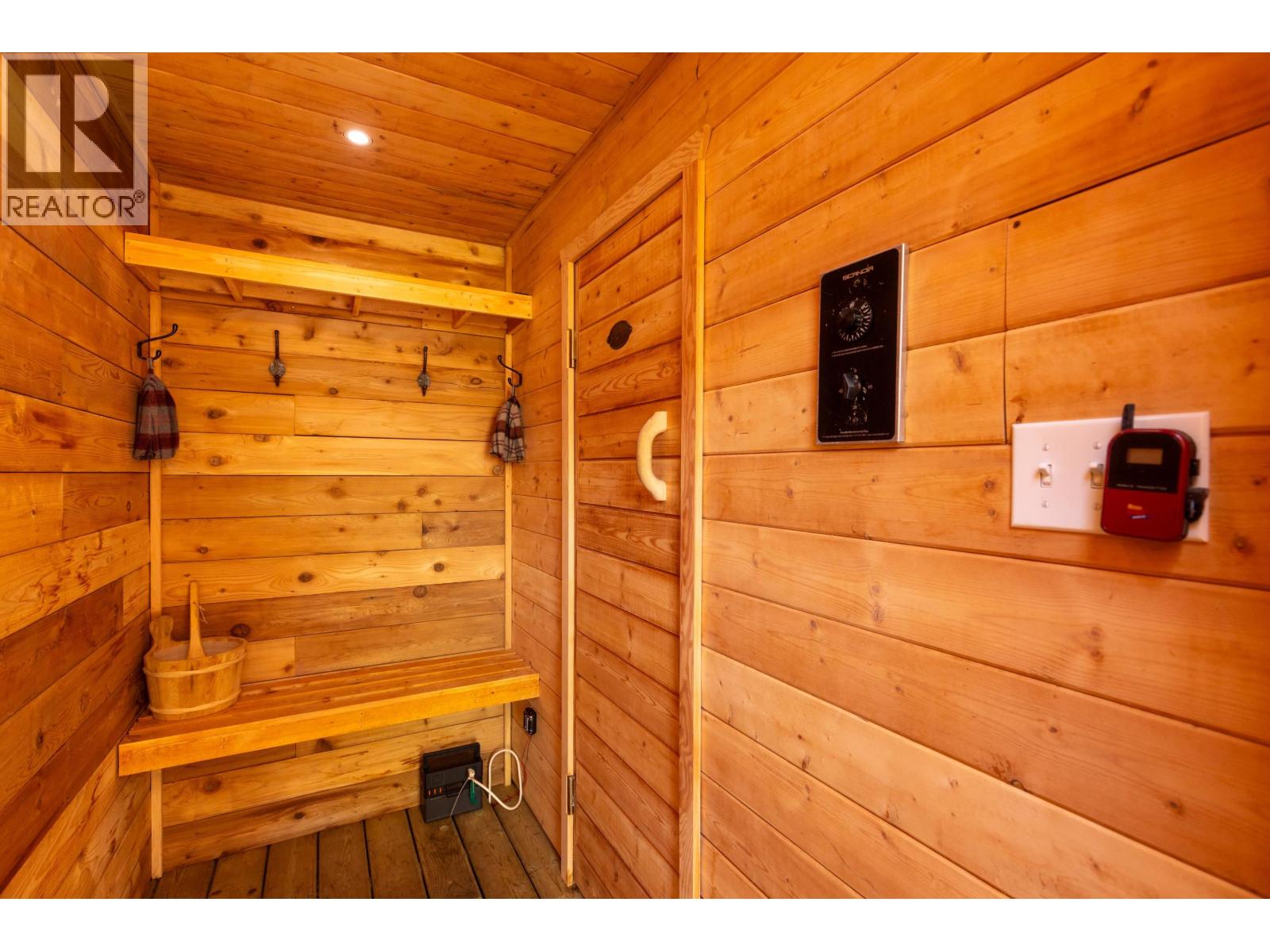 1350 Fernwood Drive, Pemberton, British Columbia  V0N 2L0 - Photo 18 - R3121156