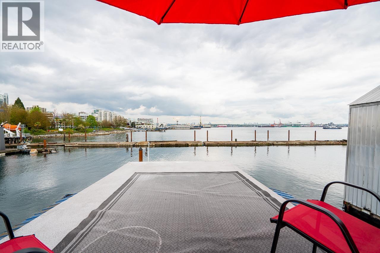 A24 415 ESPLANADE, north vancouver, British Columbia