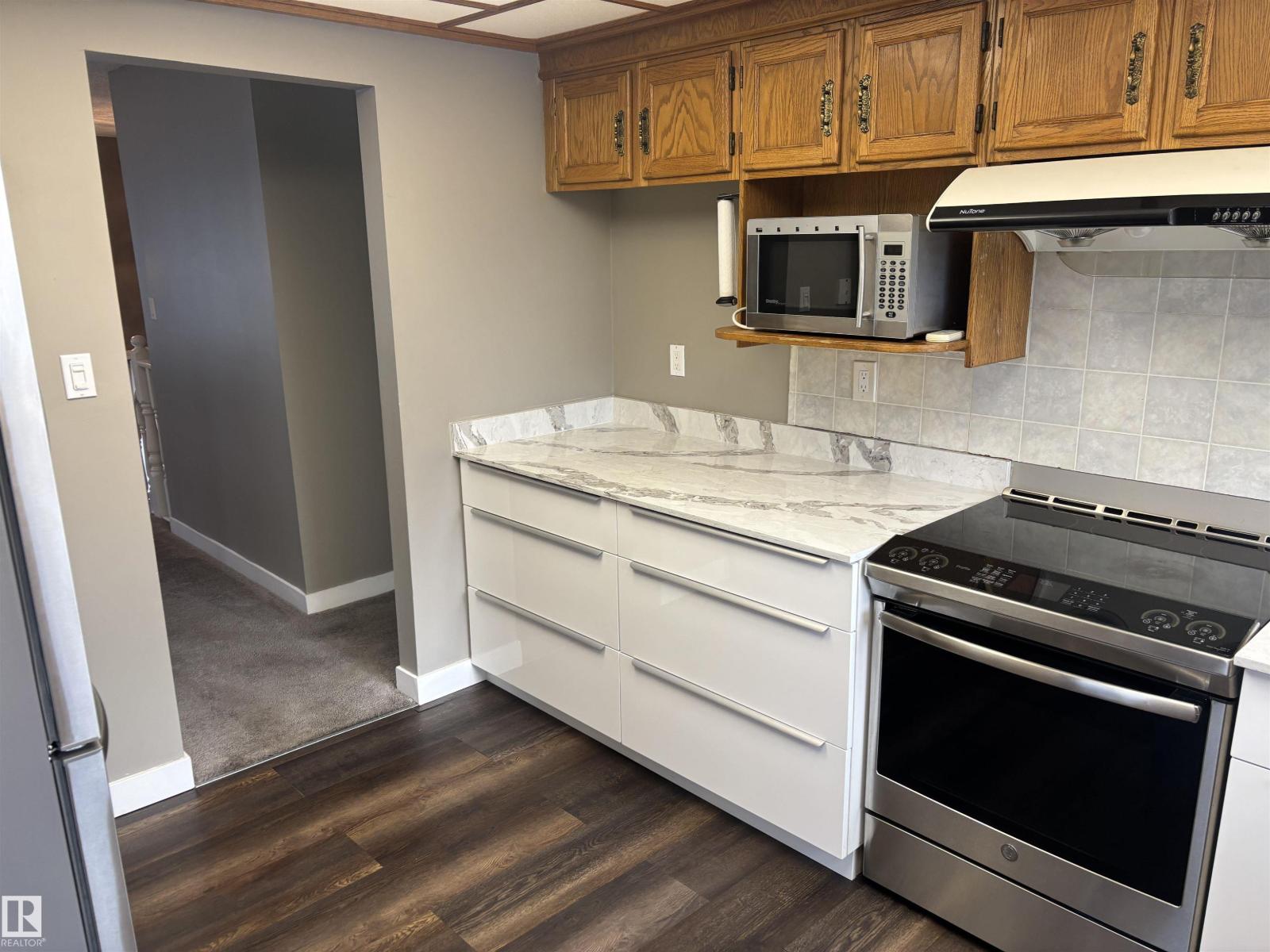 4908 17 Av Nw, Edmonton, Alberta  T6L 2Y7 - Photo 13 - E4486424