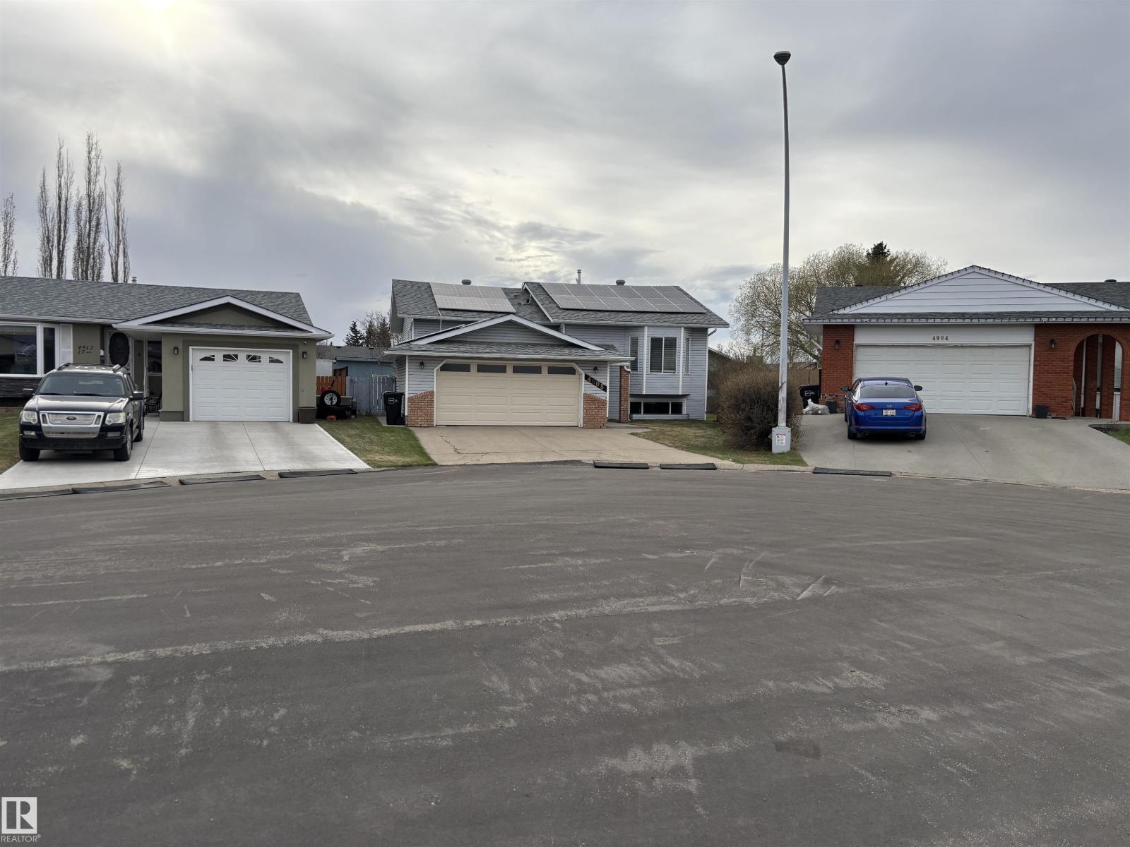 4908 17 Av Nw, Edmonton, Alberta  T6L 2Y7 - Photo 2 - E4486424