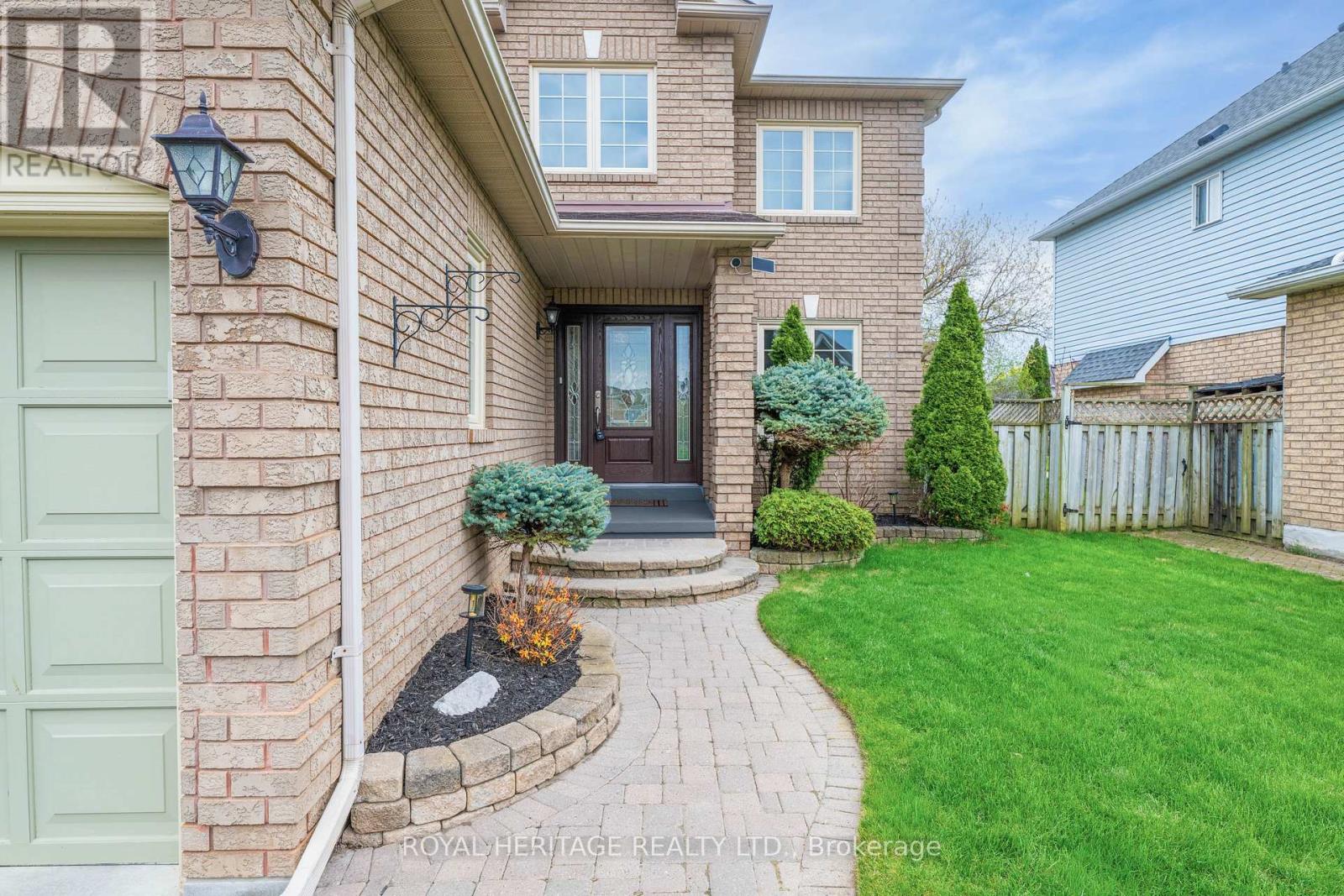 65 Ireland Street, Clarington (Bowmanville), Ontario  L1C 4V1 - Photo 3 - E13099904