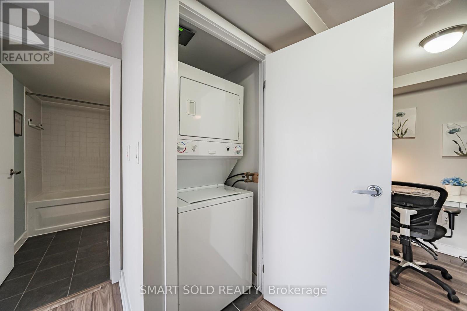 2606 - 11 Brunel Court, Toronto, Ontario  M5V 3Y3 - Photo 10 - C12853424