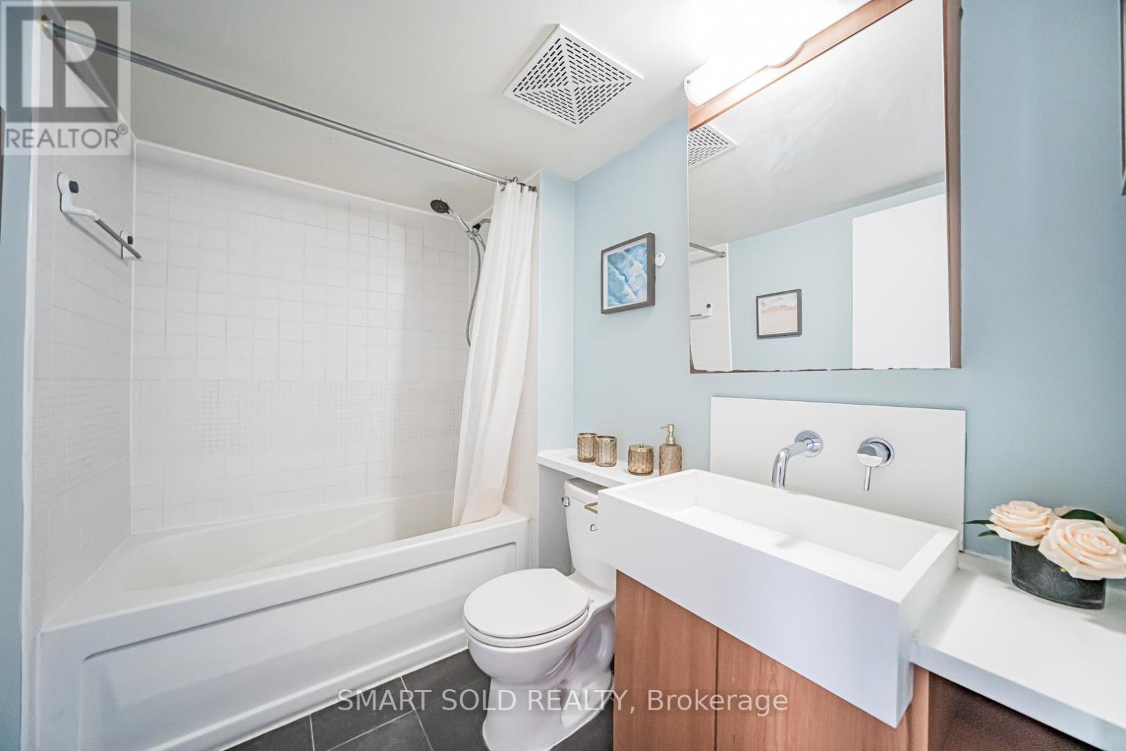 2606 - 11 Brunel Court, Toronto, Ontario  M5V 3Y3 - Photo 14 - C12853424