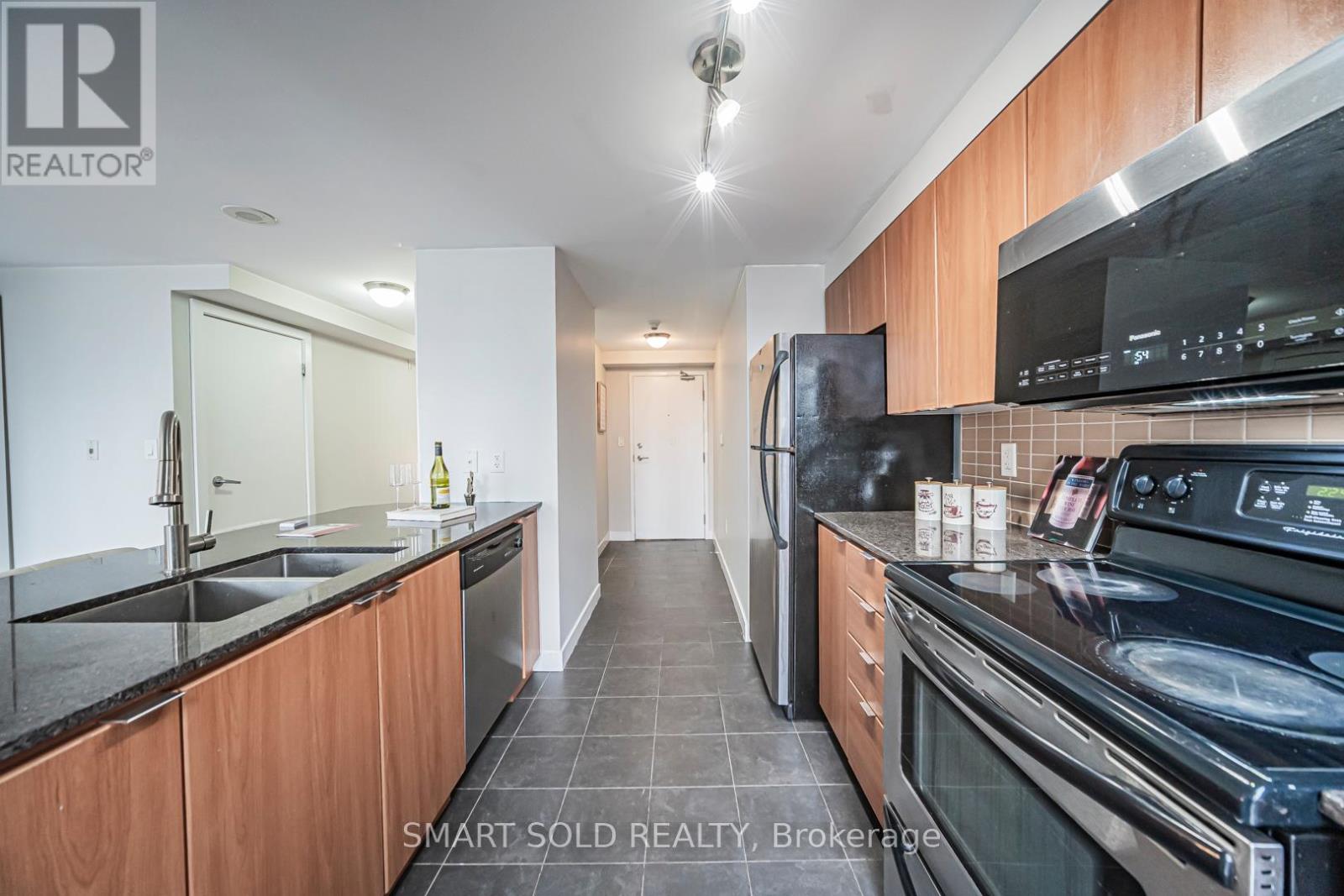 2606 - 11 Brunel Court, Toronto, Ontario  M5V 3Y3 - Photo 8 - C12853424