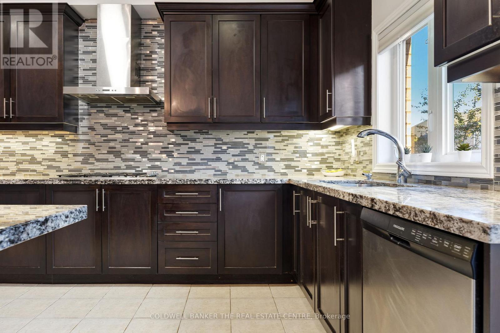 27 Barletta Drive, Vaughan (Patterson), Ontario  L6A 4H5 - Photo 10 - N13099932