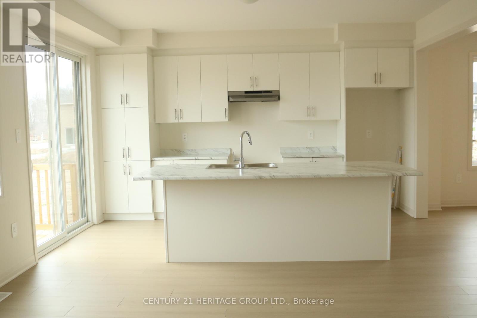 37 Stockholm Road, Barrie, Ontario  L9S 2Z8 - Photo 5 - S13099936