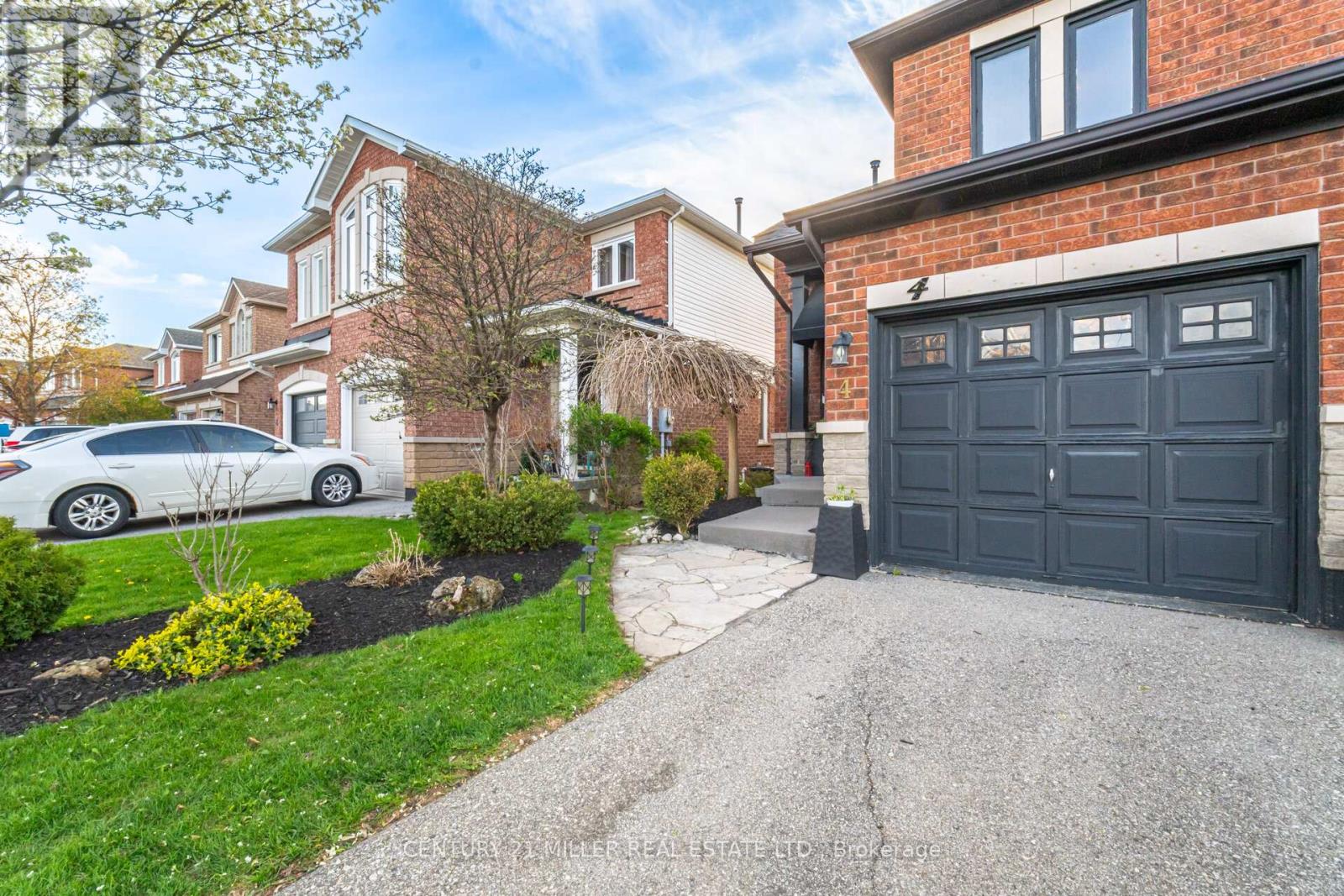 4 Kildonan Cres Crescent, Hamilton (Waterdown), Ontario  L0R 2H5 - Photo 5 - X13099928