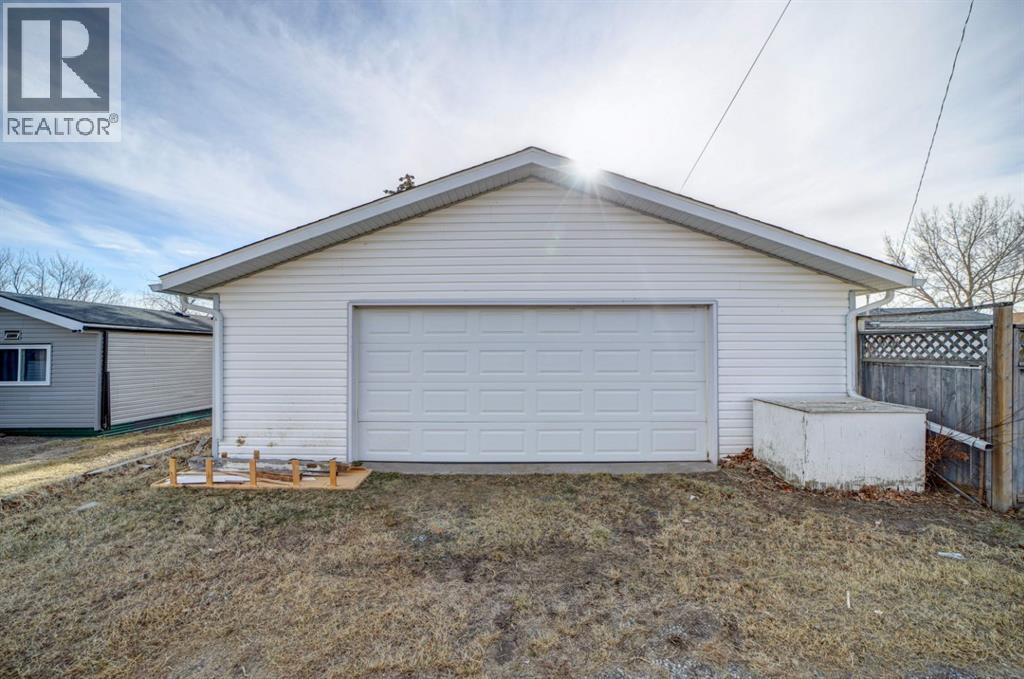 319 Minto Street, Granum, Alberta  T0L 1A0 - Photo 26 - A2285997