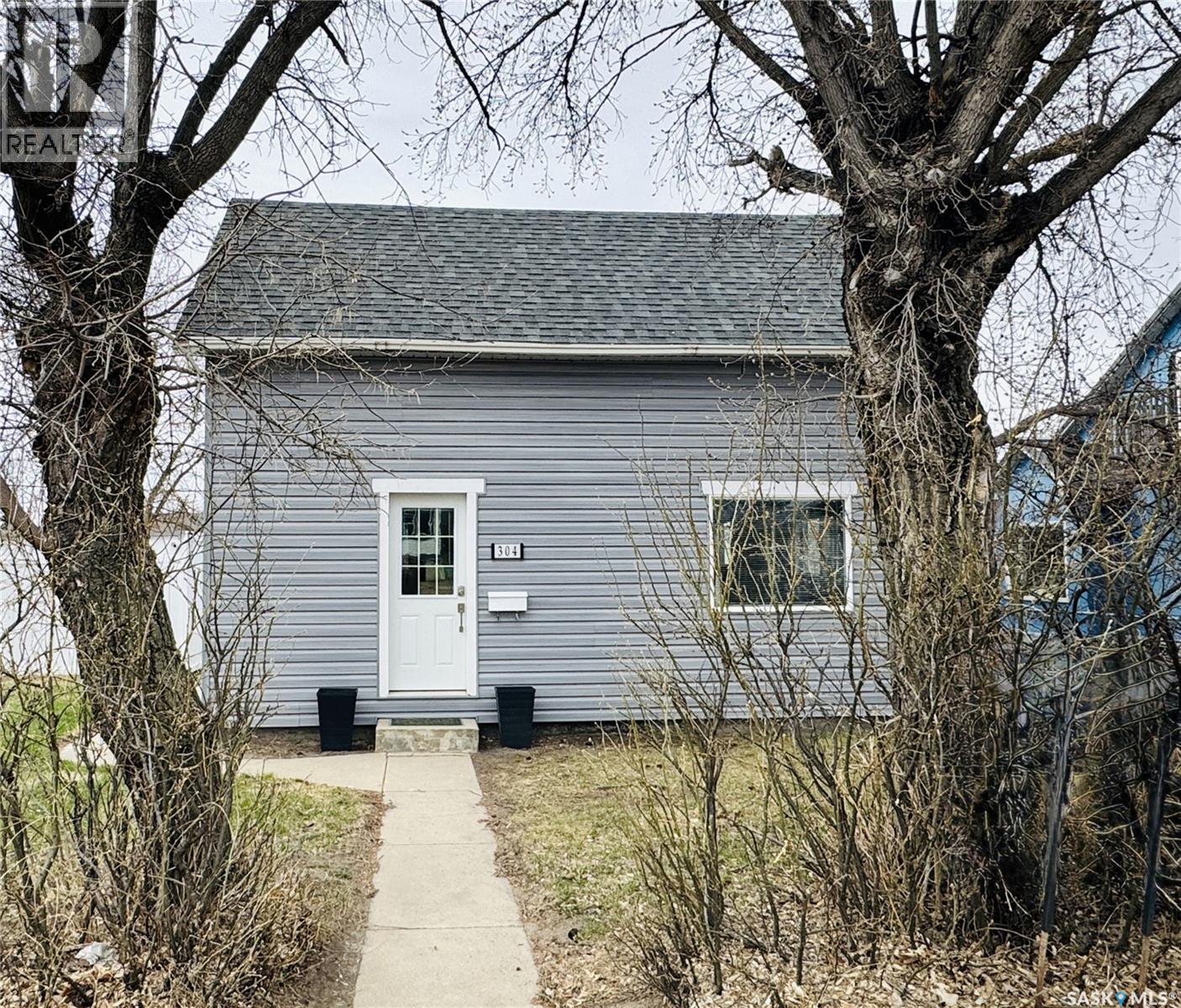 304 5th Avenue E, Biggar, Saskatchewan  S0K 0M0 - Photo 3 - SK025374