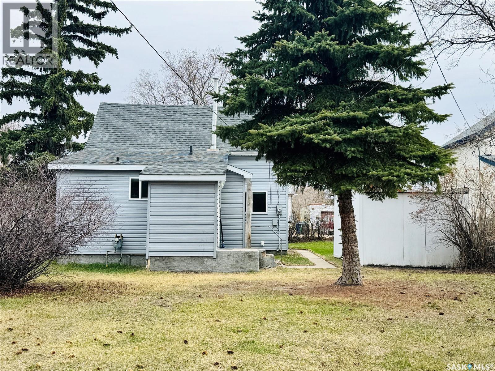 304 5th Avenue E, Biggar, Saskatchewan  S0K 0M0 - Photo 31 - SK025374