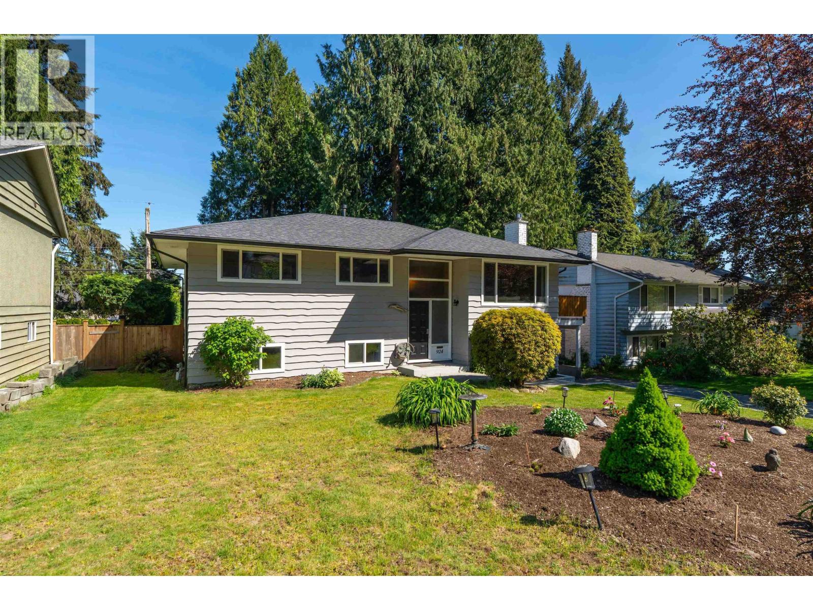 924 Garrow Drive, Port Moody, British Columbia  V3H 1H9 - Photo 2 - R3120100