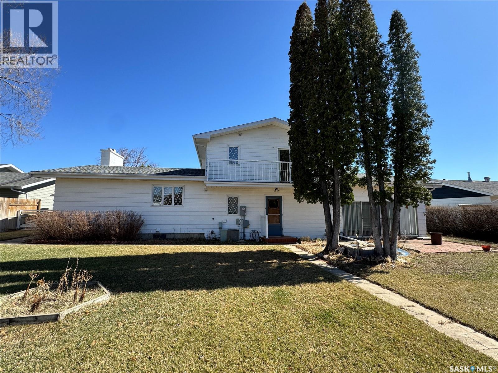 503 7th Avenue W, Biggar, Saskatchewan  S0K 0M0 - Photo 2 - SK028029