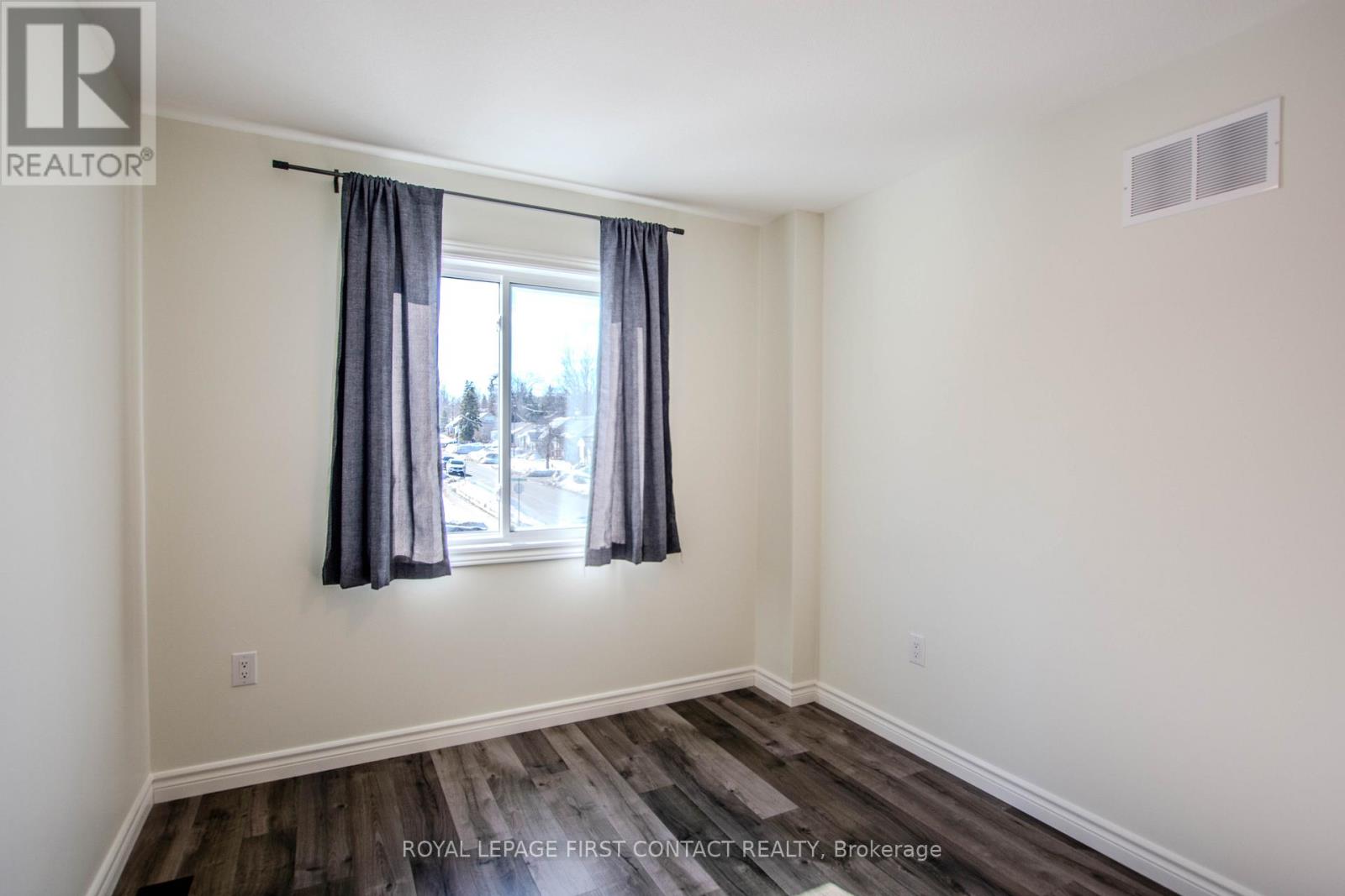 144 Memorial Avenue, Orillia, Ontario  L3C 5X2 - Photo 10 - S13098736