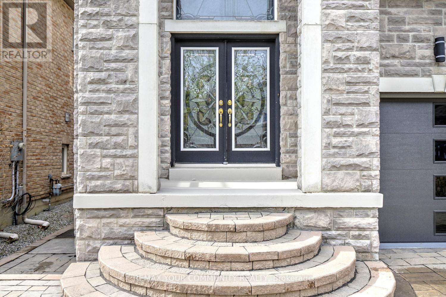 112 Golden Forest Road, Vaughan, Ontario  L6A 0S6 - Photo 2 - N13099954