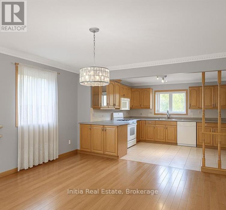216 Highbury Avenue N, London East, Ontario  N5Z 2W7 - Photo 4 - X13099986