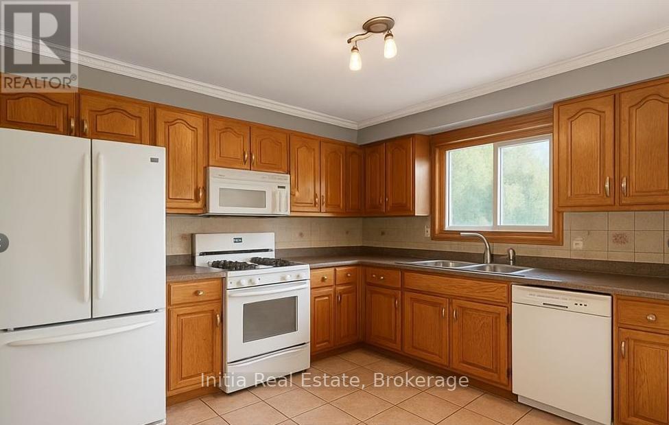 216 Highbury Avenue N, London East, Ontario  N5Z 2W7 - Photo 5 - X13099986