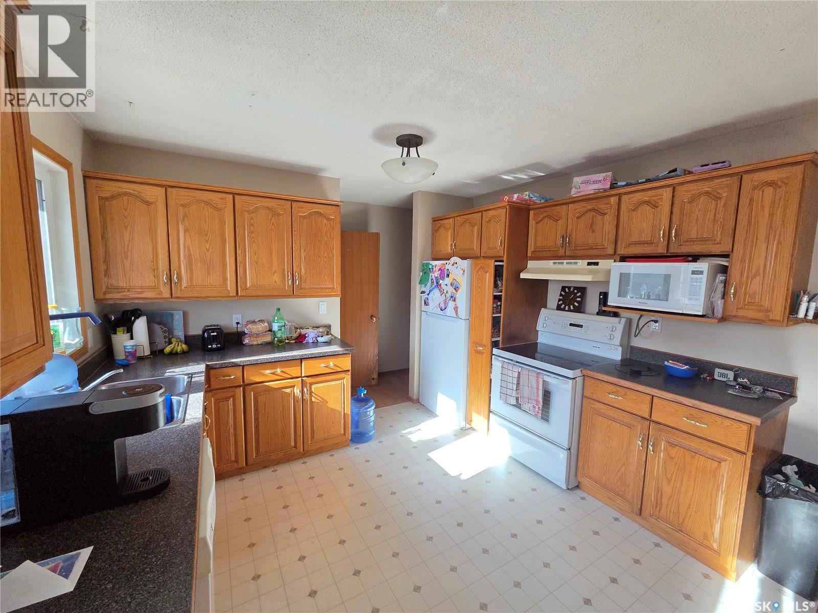 12 Mountain Drive, Carlyle, Saskatchewan  S0C 0R0 - Photo 4 - SK034736