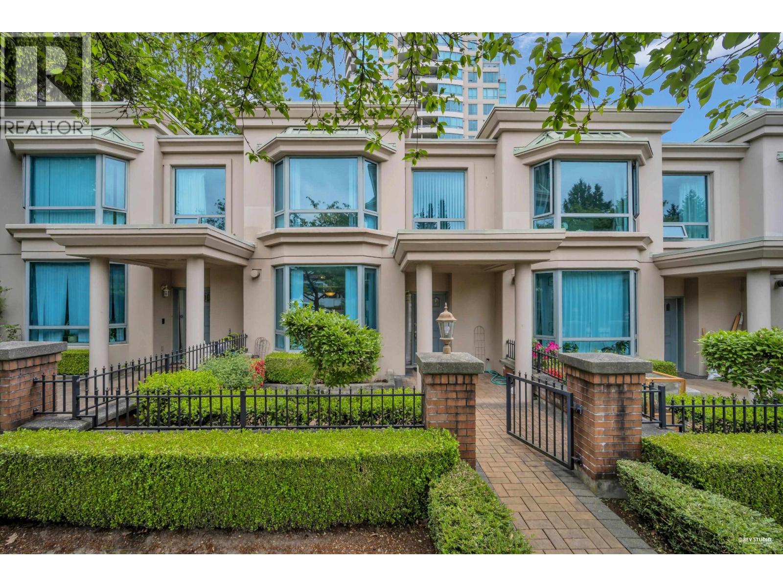 2 6611 Southoaks Crescent, Burnaby, British Columbia  V5E 4L5 - Photo 1 - R3121193